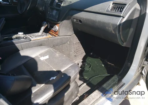 2010 Mercedes-Benz C 300 Luxury/Sport z USA, uszkodzony, nr VIN WDDGF5EB9AR095682